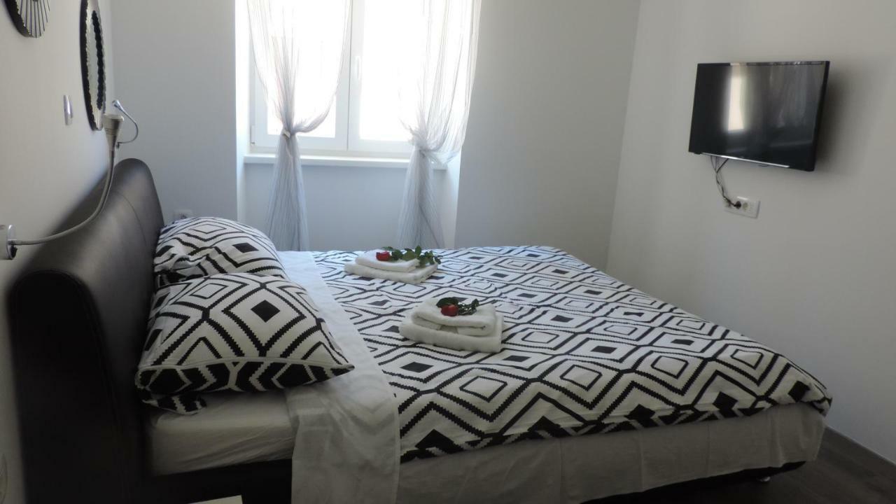 Apartment & Room Ivan Šibenik Esterno foto