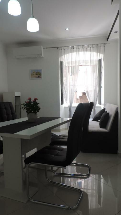 Apartment & Room Ivan Šibenik Esterno foto